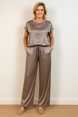 Elegancki satynowy komplet dwuczęściowy dla kobiet