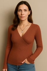 Top z prążkiem i dekoltem V z zaokrąglonym przodem