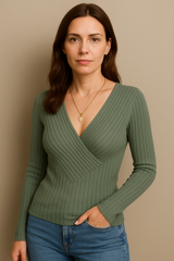 Top z prążkiem i dekoltem V z zaokrąglonym przodem