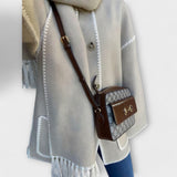 Elegancki płaszcz damski z paskiem w stylu Chanel