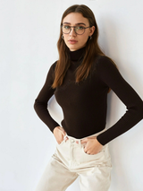 Klasyczny sweter z golfem dla kobiet