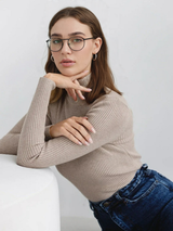 Klasyczny sweter z golfem dla kobiet