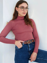 Klasyczny sweter z golfem dla kobiet