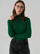 Klasyczny sweter z golfem dla kobiet