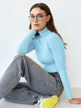 Klasyczny sweter z golfem dla kobiet