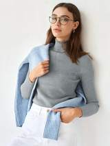 Klasyczny sweter z golfem dla kobiet