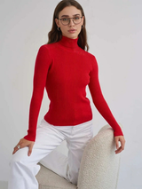 Klasyczny sweter z golfem dla kobiet