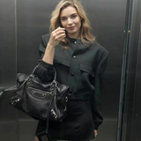 Damska kurtka z długim rękawem i krótkim krojem