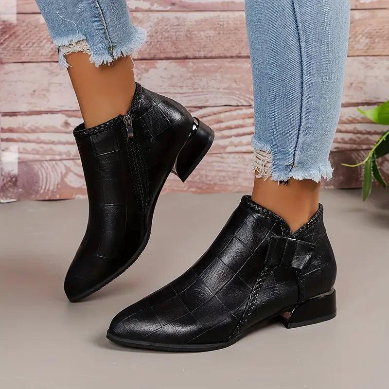 Damskie buty za kostkę z niskim obcasem