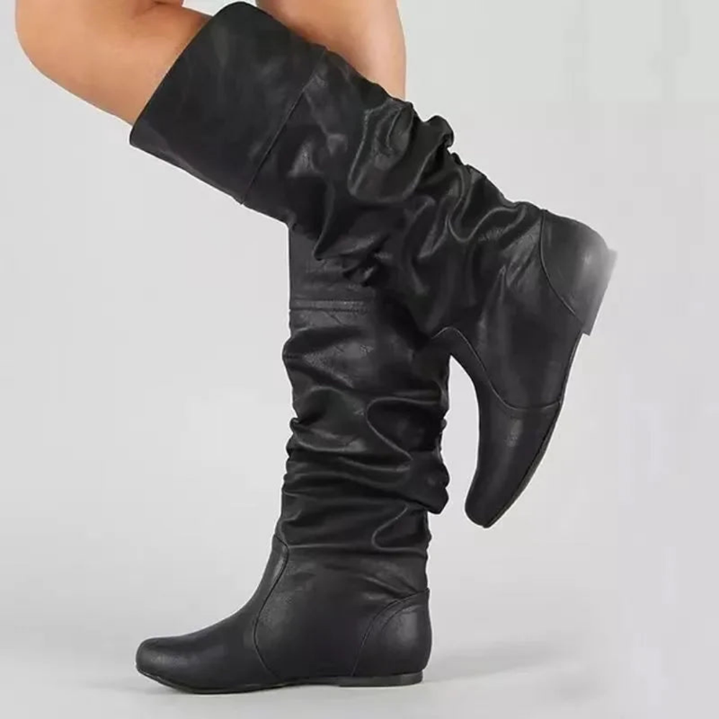 Długie i płaskie buty zimowe dla kobiet