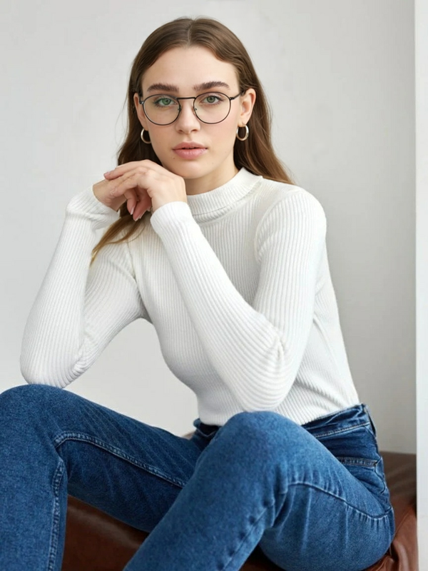 Klasyczny sweter z golfem dla kobiet