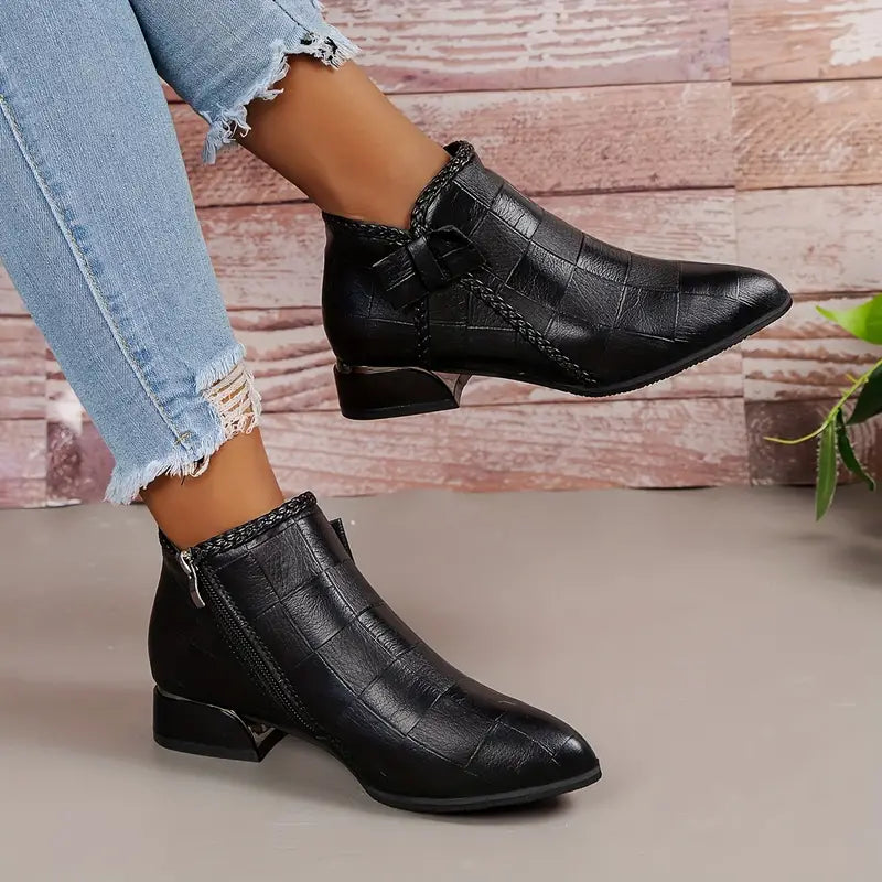 Damskie buty za kostkę z niskim obcasem